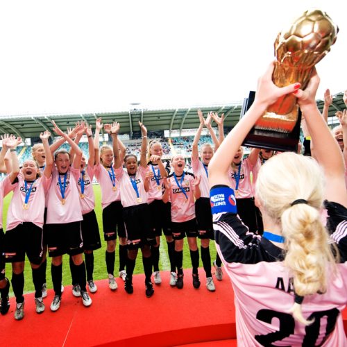 110723 Fotboll, Gothia Cup, Finaler, Lrdag: G14, KPa United, jubel, vinnare, Gothia Cup 2011.
© Bildbyrn - 56600